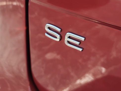 Used 2024 Volkswagen Tiguan SE R-Line image 5