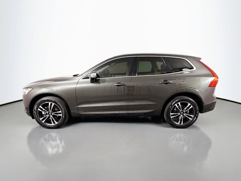 Used 2021 Volvo XC60 T5 Momentum w/ Premium Package image 4