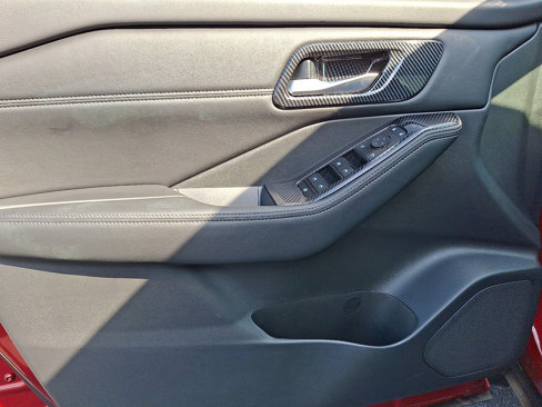 Used 2024 Nissan Rogue SV w/ SV Premium Package image 12