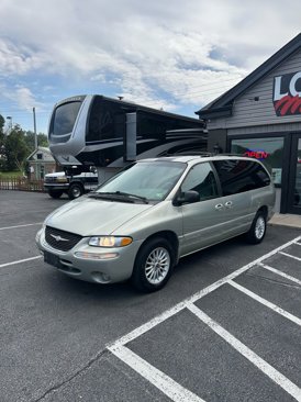 Used 1999 Chrysler Town & Country LX image 6