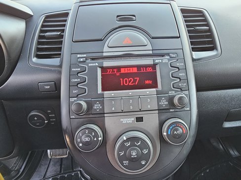 Used 2012 Kia Soul ! w/ Premium Pkg image 21