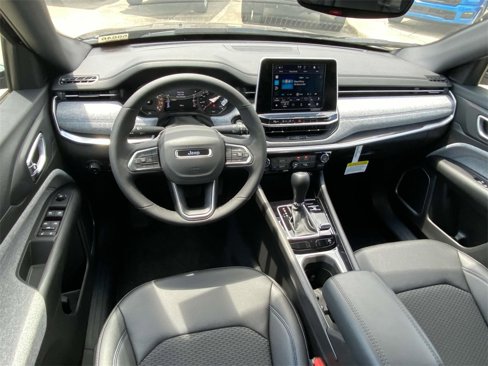 New 2025 Jeep Compass Latitude image 14