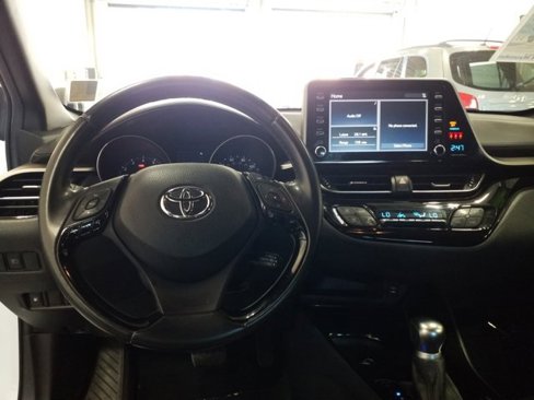 Used 2019 Toyota C-HR XLE image 4