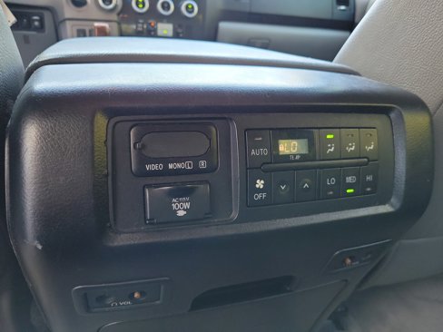 Used 2010 Toyota Sequoia Platinum image 21