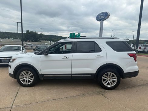 Used 2018 Ford Explorer XLT w/ Equipment Group 201A image 6