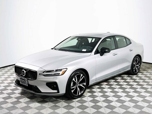 Certified 2025 Volvo S60 B5 Core image 3