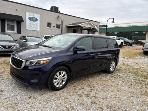 Used 2018 Kia Sedona LX w/ LX Essentials Premium Package image 1