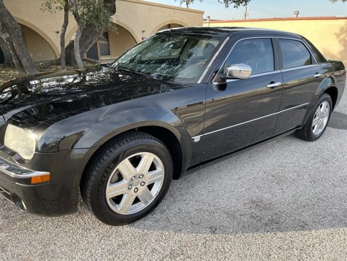 Used 2005 Chrysler 300 C w/ Protection Group II image 3