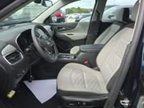 Used 2021 Chevrolet Equinox LS image 2