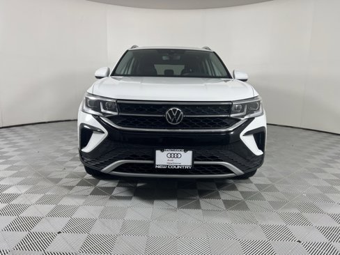 Used 2022 Volkswagen Taos SEL w/ Panoramic Sunroof Package image 2