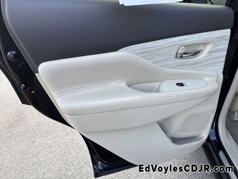 Used 2015 Nissan Murano S image 26