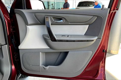 Used 2015 GMC Acadia SLT image 18