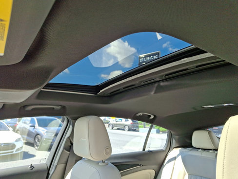 Used 2020 Buick Regal Avenir w/ Driver Confidence Package II image 15