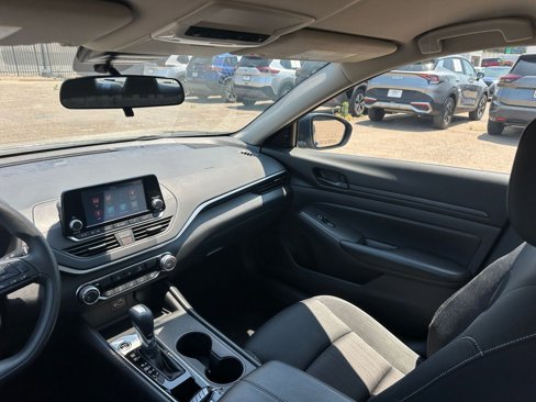 Used 2024 Nissan Altima 2.5 S image 33