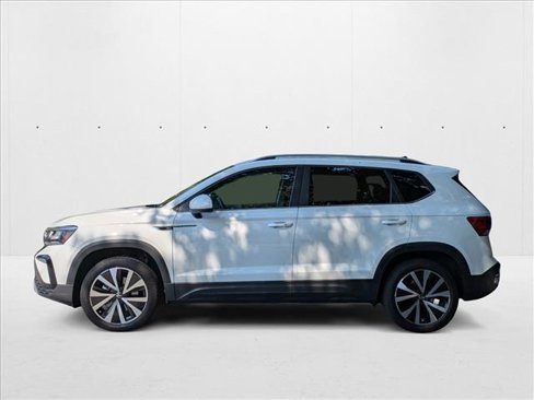 Used 2022 Volkswagen Taos SE image 3
