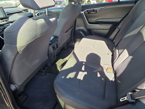 Used 2019 Toyota RAV4 LE image 27