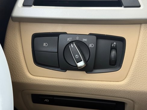 Used 2018 BMW 320i Sedan image 23