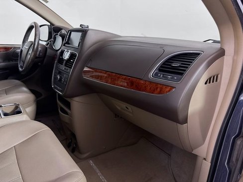 Used 2013 Chrysler Town & Country Touring image 25