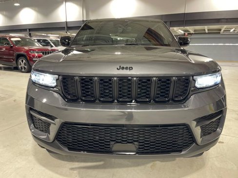 New 2025 Jeep Grand Cherokee Altitude image 2