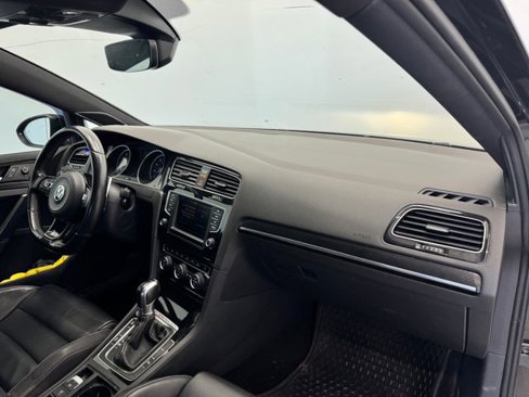 Used 2017 Volkswagen Golf R 4-Door image 37