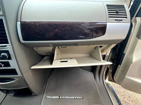 Used 2010 Chrysler Town & Country Touring image 64