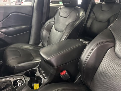 Used 2019 Jeep Cherokee Limited image 24
