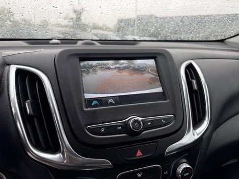 Used 2018 Chevrolet Equinox LT image 18