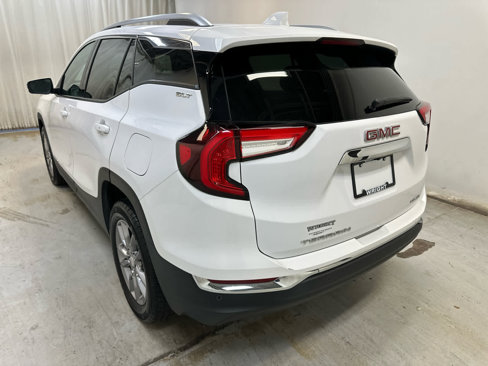 Used 2022 GMC Terrain SLT w/ Infotainment Package II image 2