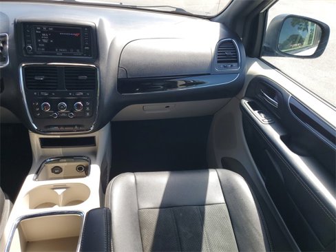 Used 2019 Dodge Grand Caravan SXT image 19