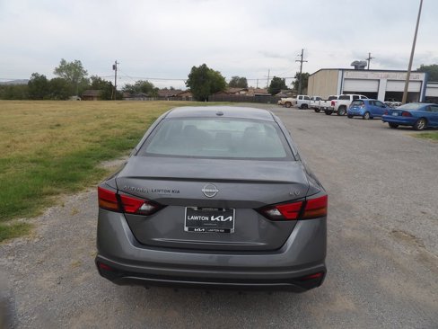 Used 2024 Nissan Altima 2.5 SV image 7
