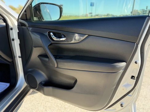 Used 2018 Nissan Rogue S image 14