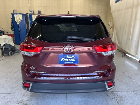 Used 2017 Toyota Highlander Limited Platinum image 5