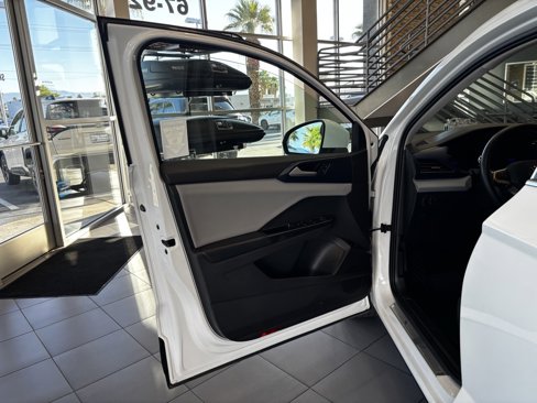Used 2022 Volkswagen Taos SE image 11