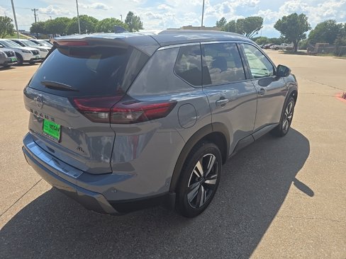 Certified 2024 Nissan Rogue SL image 32