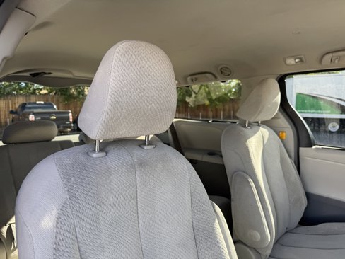 Used 2012 Toyota Sienna LE image 19
