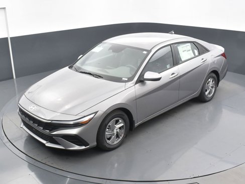 Used 2025 Hyundai Elantra SE image 20