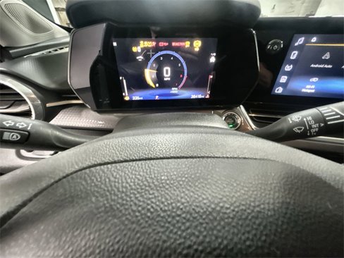 Used 2025 Chevrolet Trax ACTIV w/ Sunroof Package image 10