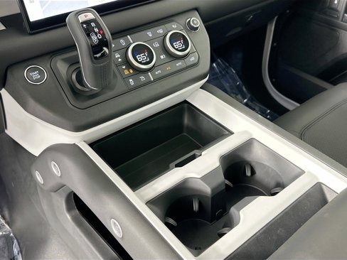 Used 2025 Land Rover Defender 110 S image 13