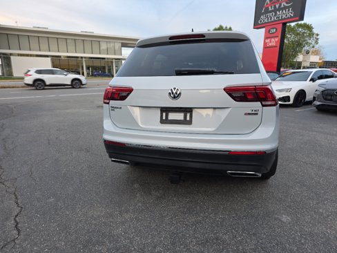Used 2018 Volkswagen Tiguan SEL image 11