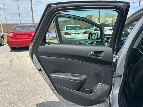 Used 2012 Buick Verano Leather image 11