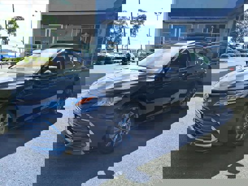 Used 2022 Toyota Camry LE image 5