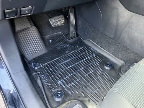 Used 2021 Toyota RAV4 LE image 18