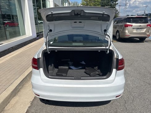 Used 2017 Volkswagen Jetta S image 18