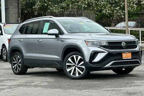 Certified 2023 Volkswagen Taos SE w/ Panoramic Sunroof Package image 2