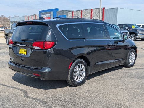 Used 2020 Chrysler Voyager Lxi image 8