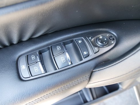 Used 2023 Nissan Armada SL w/ Captain's Chairs Package image 19