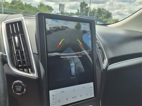 Used 2022 Ford Edge Titanium image 5