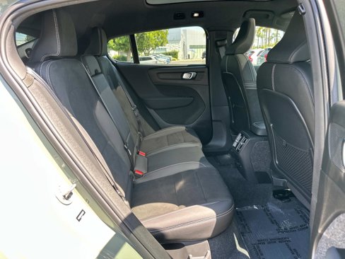 Certified 2022 Volvo C40 P8 Recharge Ultimate image 23