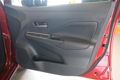 New 2025 Nissan Versa SR w/ Trunk Package image 40