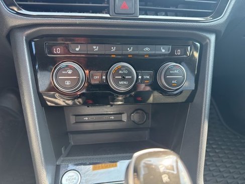 Certified 2024 Volkswagen Taos SE image 29
